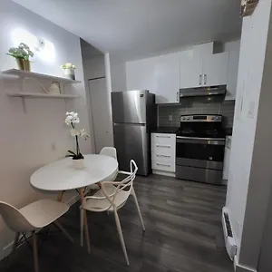 2-bedrooms-in-a-heart-of-downtown-montreal.hotels-in-montreal.org/