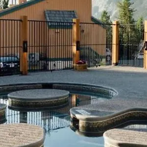 Hotel Douglas Fir & Banff